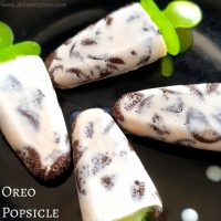 Oreo popsicle